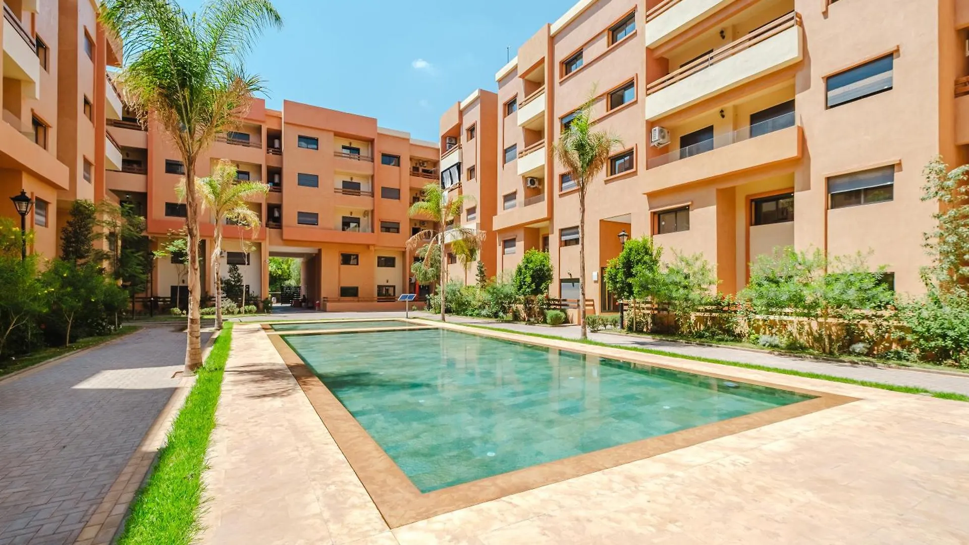 Charming Apartment Near M Avenue Pool, Parking contacts